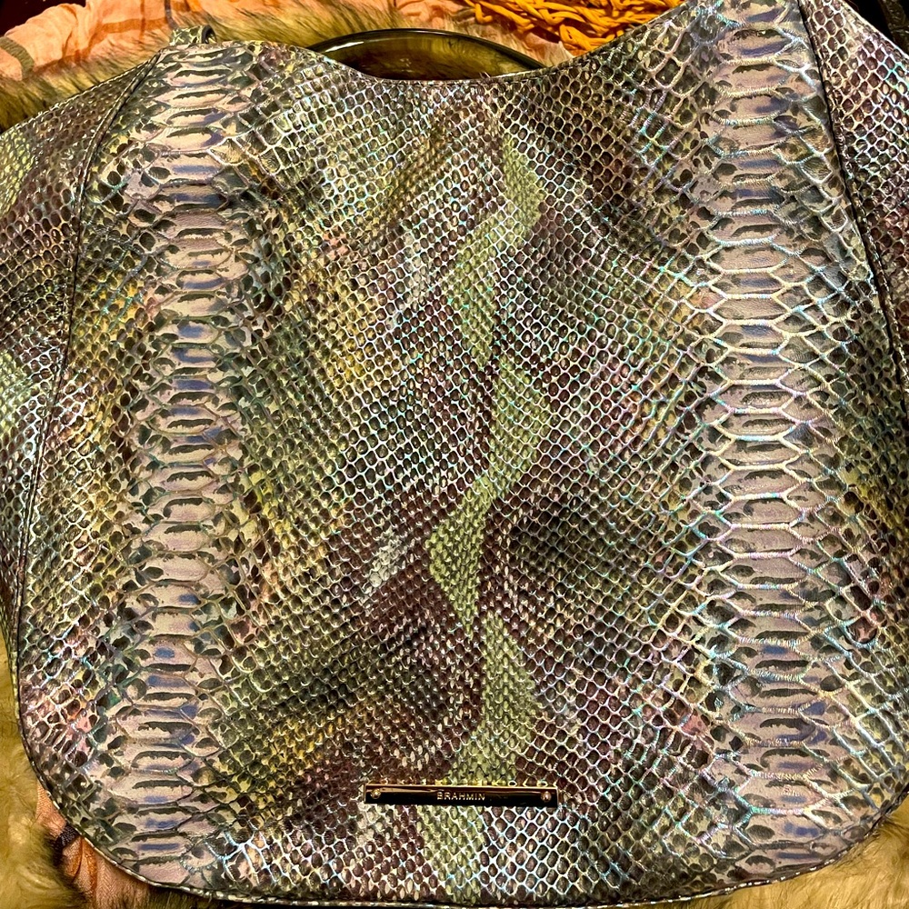 AUTHENTIC BRAHMIN HANDBAG.